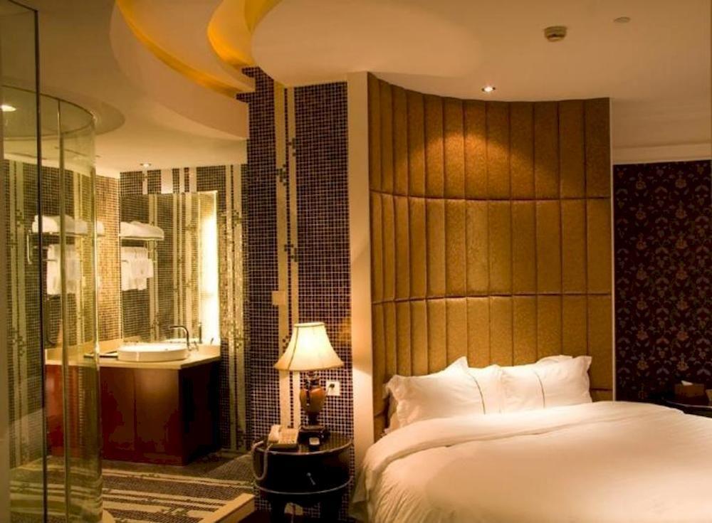 Manhattan Jinling Hotel Shanghai Exterior photo