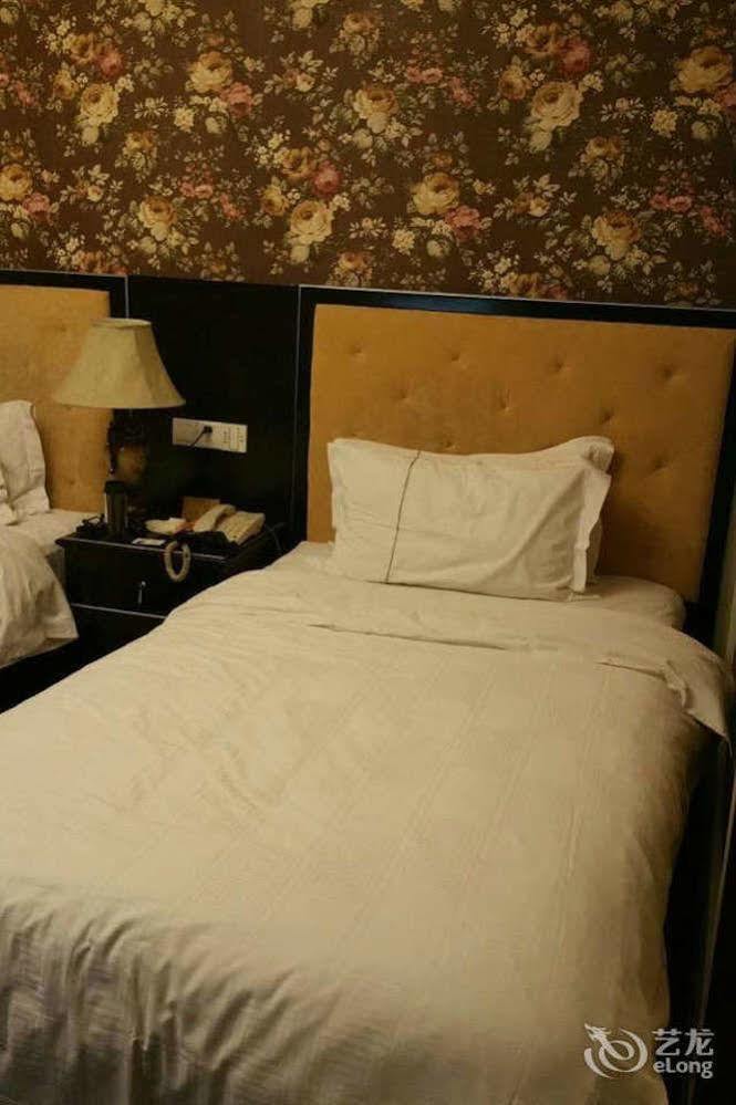 Manhattan Jinling Hotel Shanghai Exterior photo