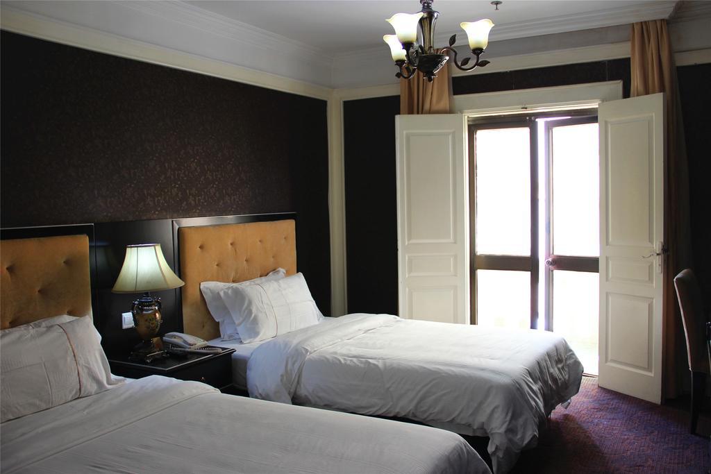 Manhattan Jinling Hotel Shanghai Room photo