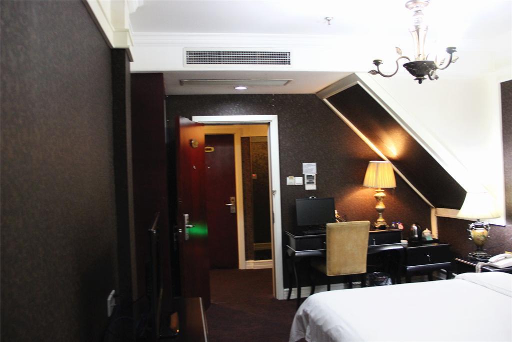 Manhattan Jinling Hotel Shanghai Room photo