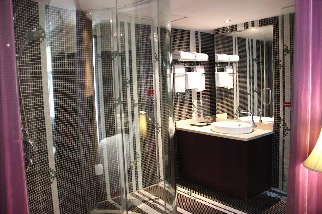 Manhattan Jinling Hotel Shanghai Exterior photo