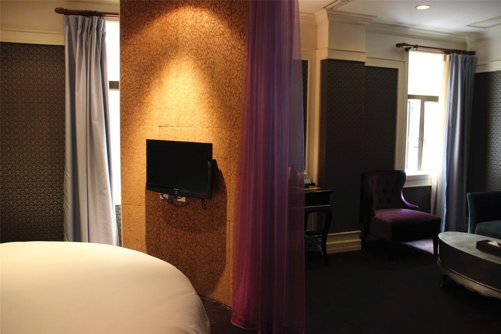 Manhattan Jinling Hotel Shanghai Exterior photo
